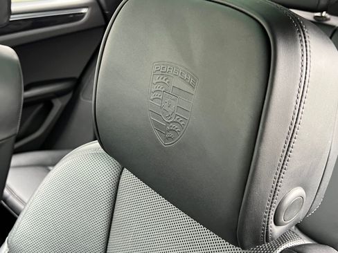 Certified 2025 Porsche Macan AWD/4WD image 33