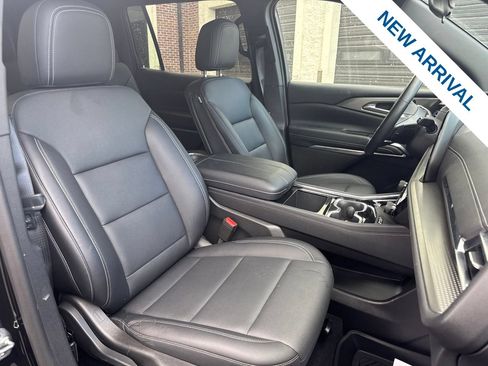 Used 2025 Chevrolet Traverse LT w/ Midnight/Sport Edition AWD/4WD image 9