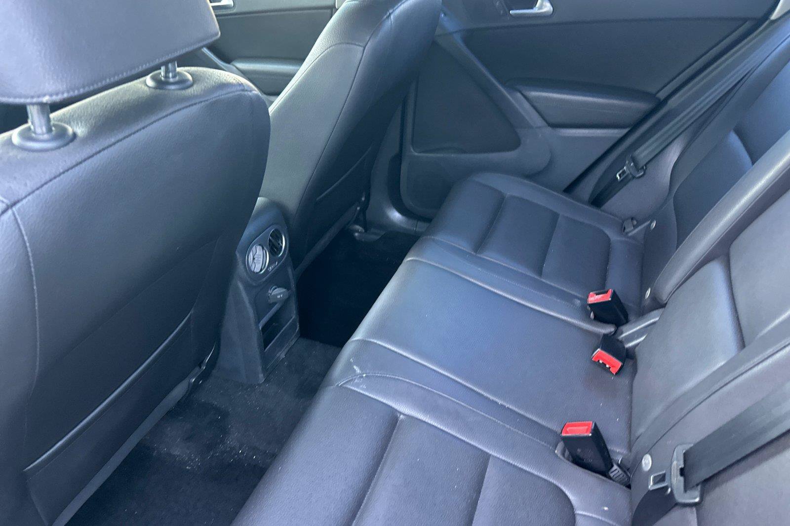Used 2017 Volkswagen Tiguan S FWD image 11