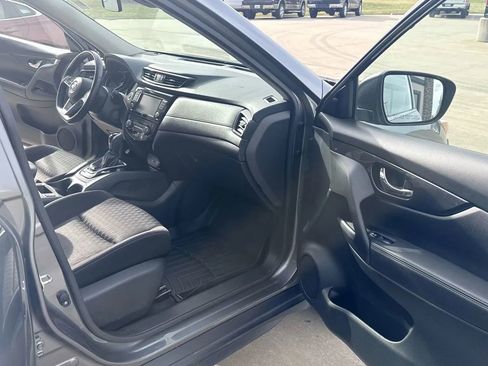Used 2020 Nissan Rogue SV image 26