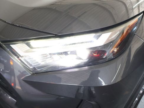 Used 2022 Toyota RAV4 XLE FWD image 27
