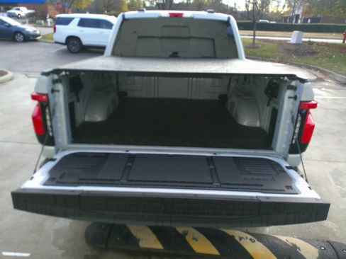 Used 2025 Ford F150 Lightning Lariat image 36