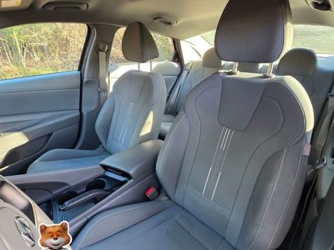 Used 2022 Hyundai Elantra SEL image 17