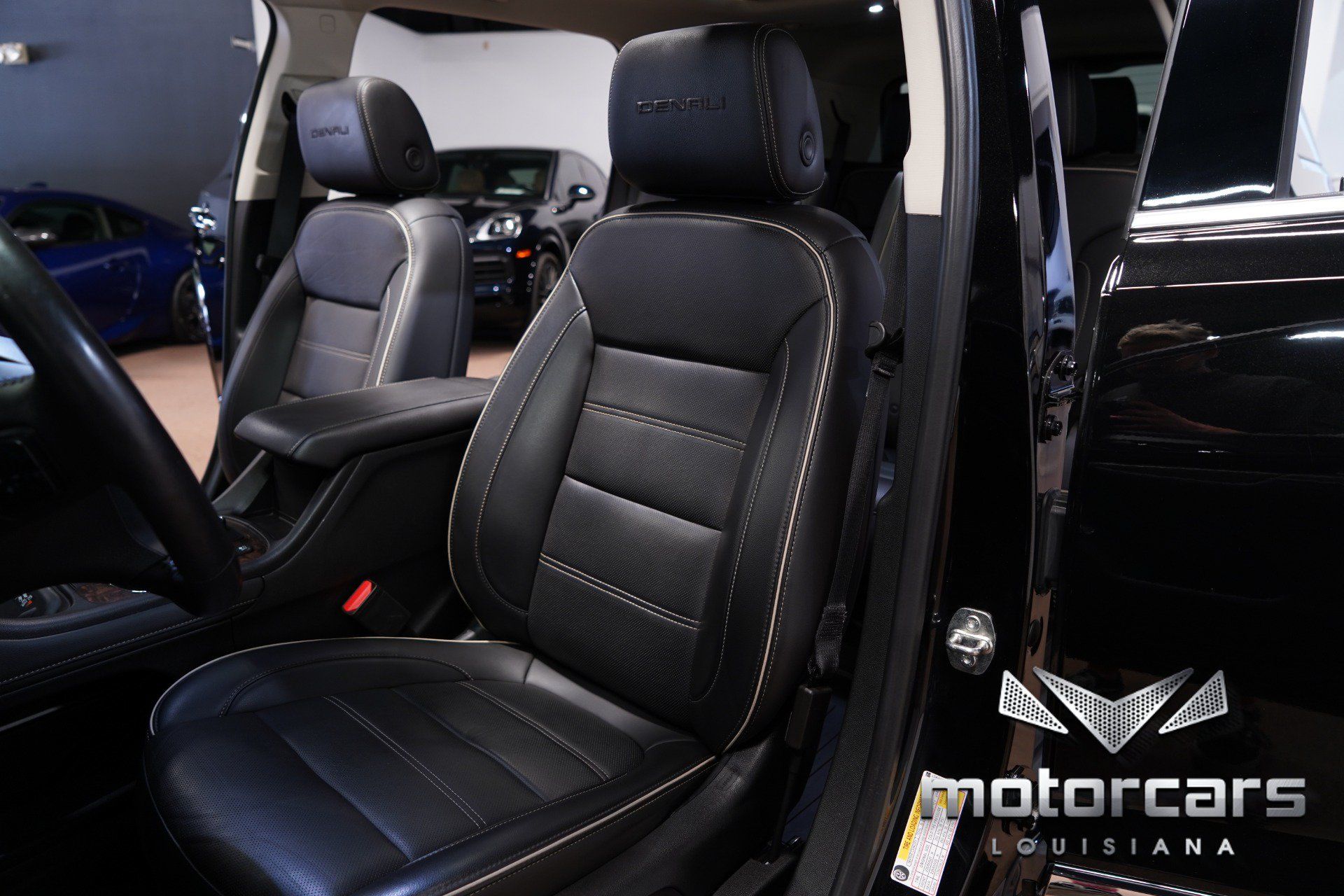 Used 2021 GMC Acadia Denali w/ Denali Technology Package FWD image 27