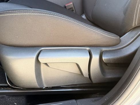 Used 2023 Nissan Rogue S image 22