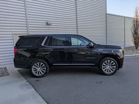 Used 2021 GMC Yukon Denali w/ Denali Premium Package image 6