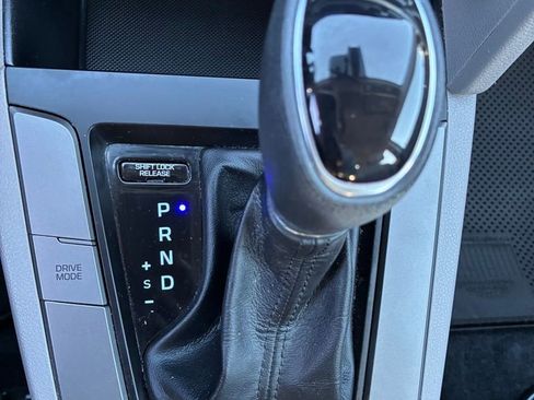 Used 2020 Hyundai Elantra SEL image 31