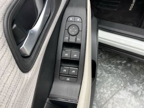 Used 2023 Nissan Rogue SV AWD/4WD image 7