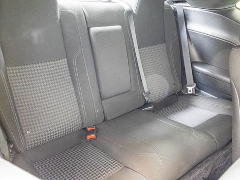 Used 2017 Dodge Challenger R/T image 37