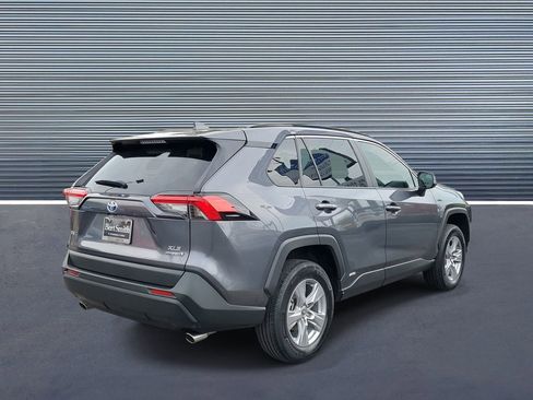 Used 2022 Toyota RAV4 XLE image 3