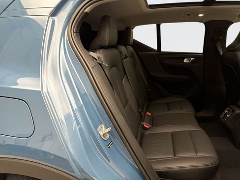 Used 2023 Volvo XC40 B5 Plus w/ Protection Package Premier image 20