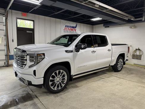 Used 2024 GMC Sierra 1500 Denali w/ Denali Reserve Package AWD/4WD image 1
