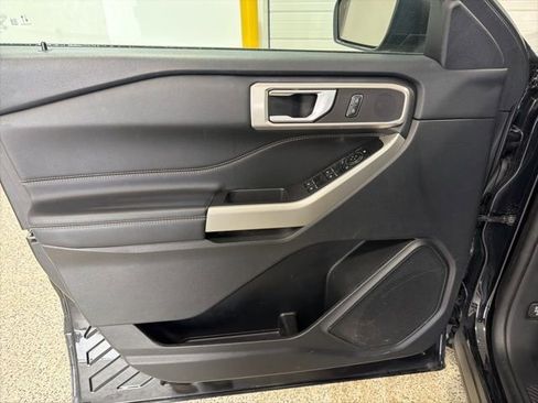 Used 2023 Ford Explorer XLT image 9