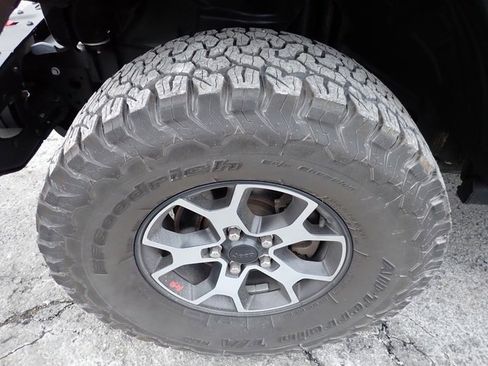 Used 2019 Jeep Wrangler Unlimited Rubicon w/ Steel Bumper Group image 11