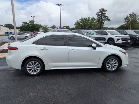 Used 2024 Toyota Corolla XLE FWD image 25