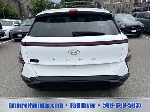 Used 2024 Hyundai Kona SEL AWD/4WD image 4