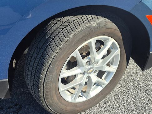 Used 2024 Chevrolet Equinox LT image 3