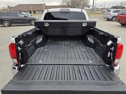 Used 2018 Toyota Tacoma SR5 image 8