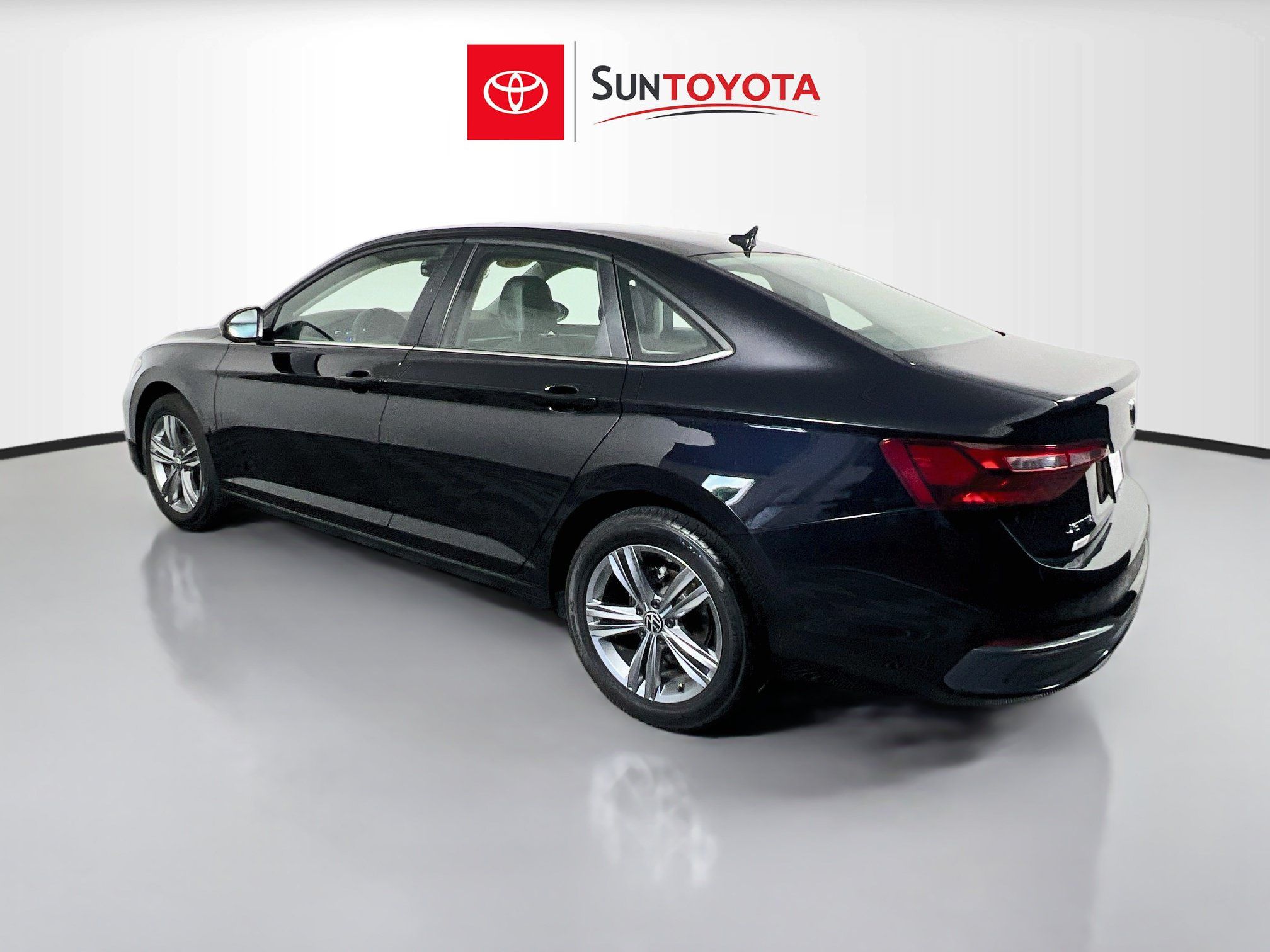 Used 2024 Volkswagen Jetta SE FWD image 6