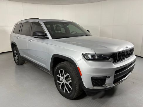 Used 2024 Jeep Grand Cherokee L Limited RWD image 2