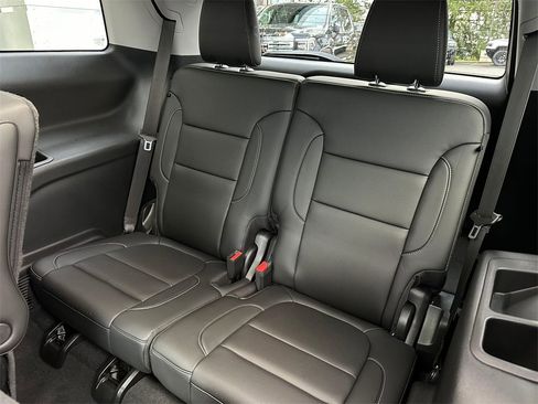 Used 2022 GMC Acadia SLT w/ Elevation Edition image 17