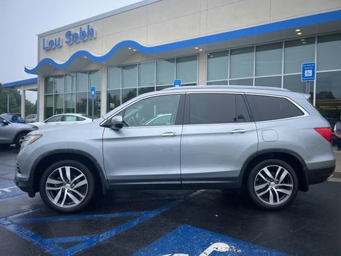 Used 2018 Honda Pilot Touring image 11