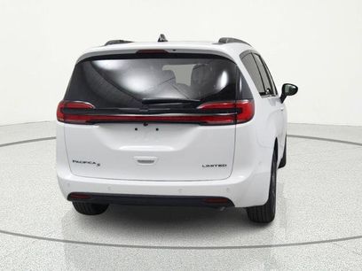 New 2026 Chrysler Pacifica Limited w/ S Appearance Package