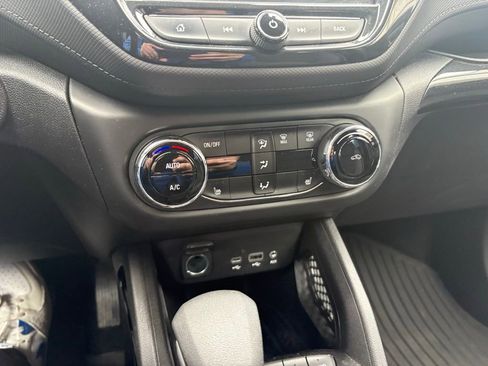 Used 2021 Chevrolet TrailBlazer LT w/ Sun and Liftgate Package AWD/4WD image 22