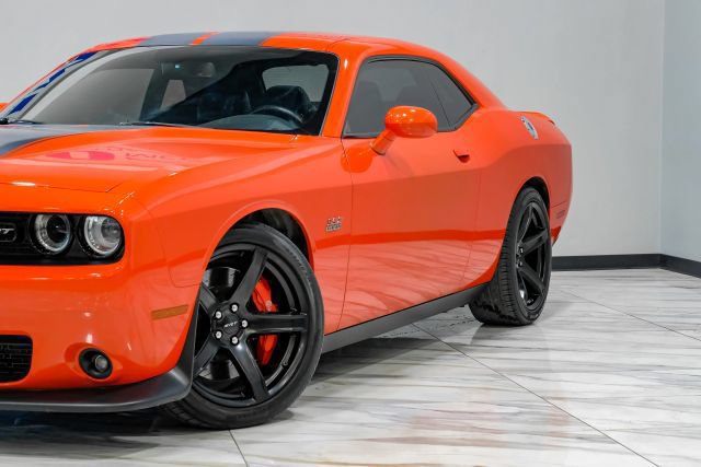 Used 2018 Dodge Challenger SRT w/ Technology Group RWD image 7