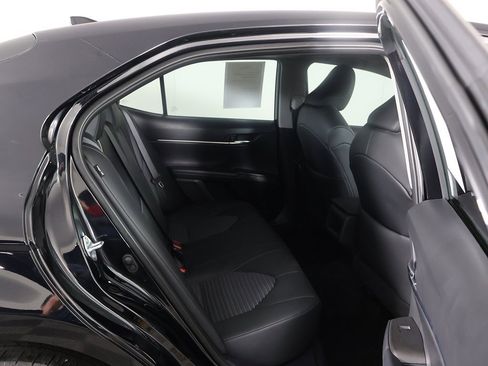 Used 2024 Toyota Camry SE image 31