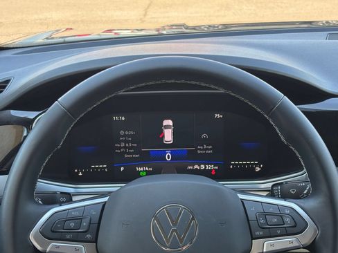 Used 2026 Volkswagen Taos SE FWD image 40