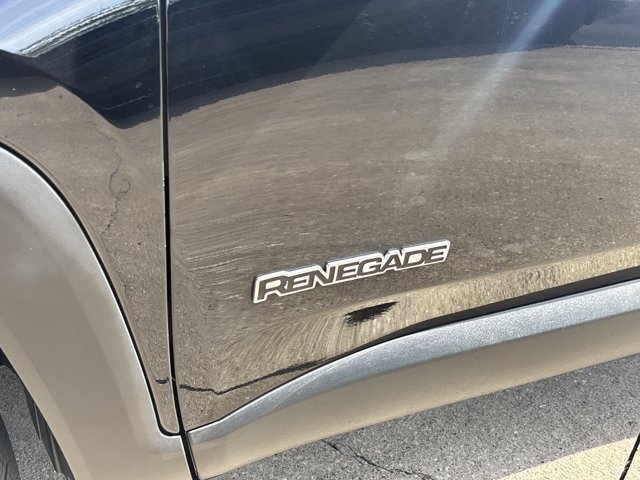 Used 2022 Jeep Renegade Latitude AWD/4WD image 14