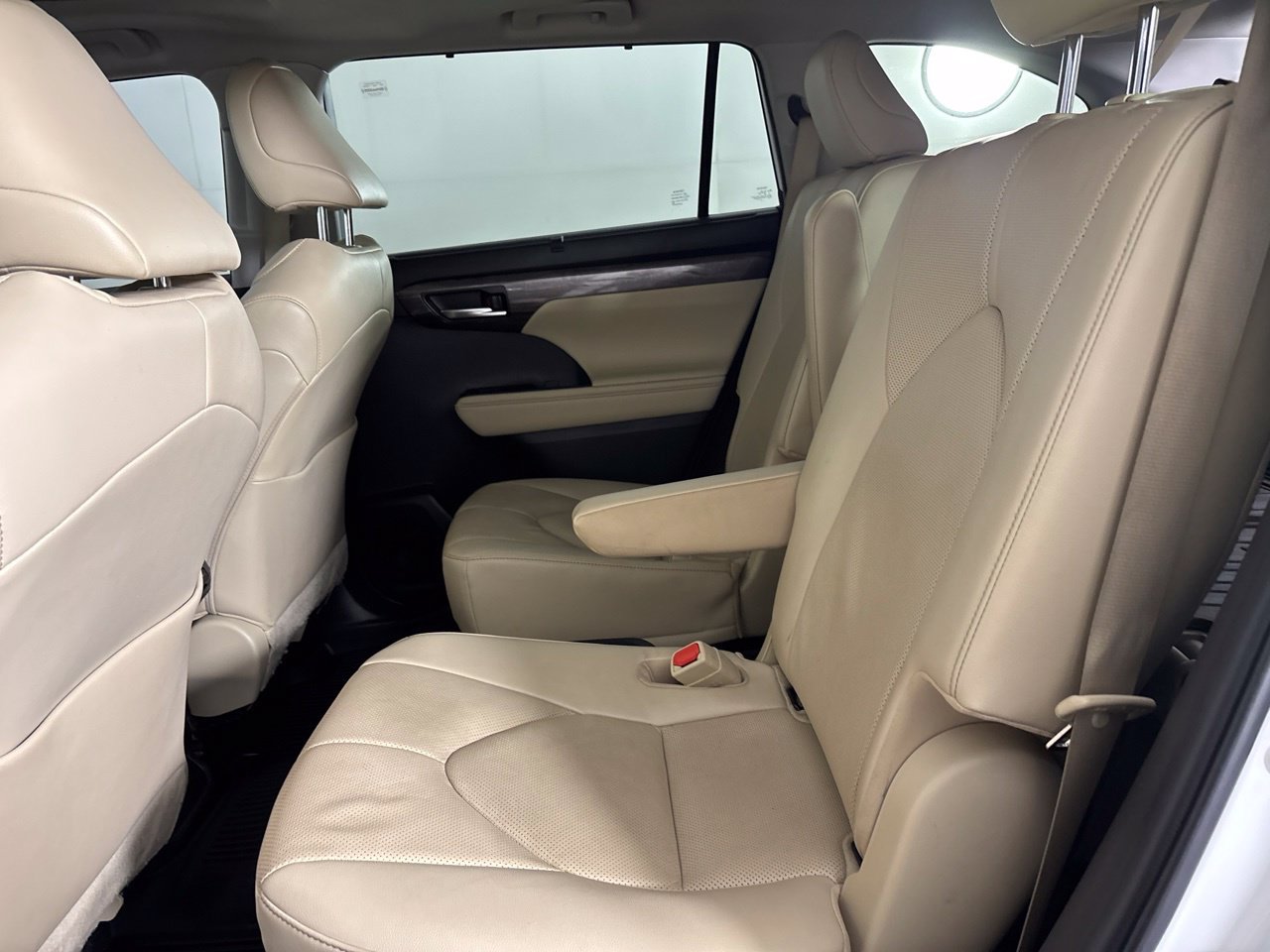 Used 2023 Toyota Highlander Limited FWD image 26