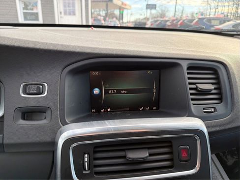 Used 2017 Volvo S60 T5 Dynamic w/ Vision Package image 18