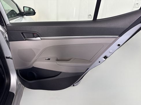 Used 2019 Hyundai Elantra SE image 27