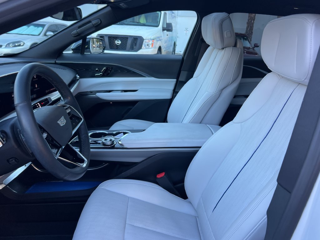 Used 2025 Cadillac Lyriq Luxury RWD image 11