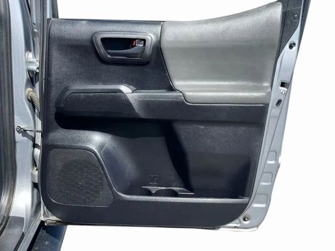 Used 2020 Toyota Tacoma SR image 15