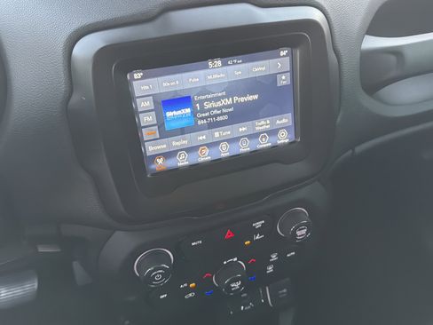 Used 2021 Jeep Renegade Sport image 32