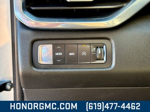 Used 2025 GMC Acadia Elevation image 13