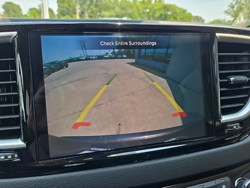 Used 2023 Chrysler Pacifica Touring-L FWD image 52