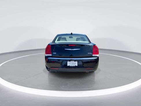Used 2015 Chrysler 300 C image 7