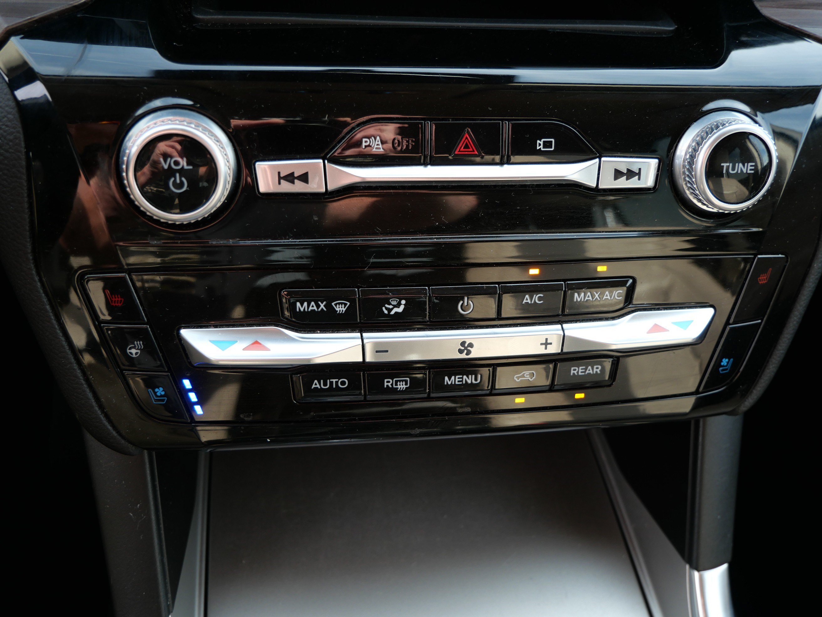 Used 2023 Ford Explorer Limited AWD/4WD image 29