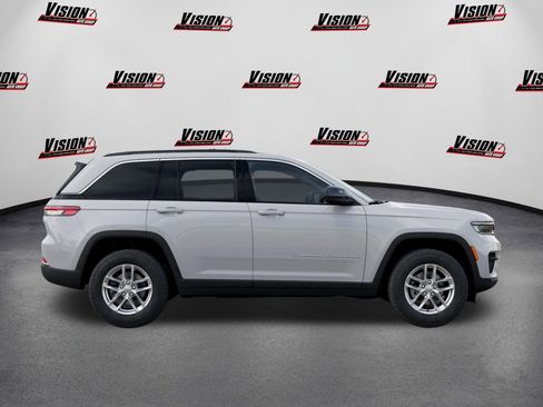New 2025 Jeep Grand Cherokee Laredo w/ Luxury Tech Group I AWD/4WD image 21