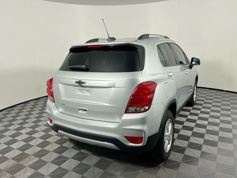Used 2022 Chevrolet Trax LT w/ LT Convenience Package image 3