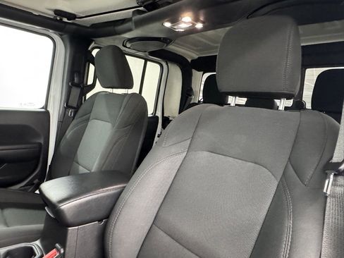 Used 2023 Jeep Gladiator Willys image 23