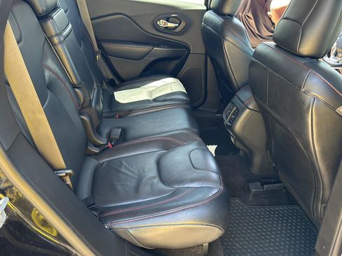Used 2015 Jeep Cherokee Trailhawk w/ Comfort/Convenience Group AWD/4WD image 23