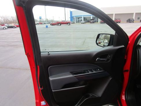Used 2018 Chevrolet Colorado Z71 AWD/4WD image 16