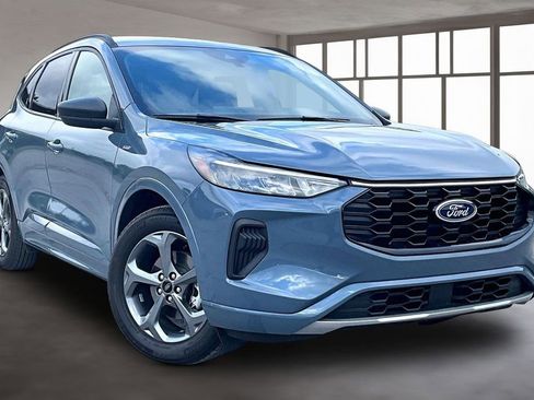 Used 2024 Ford Escape ST-Line w/ Tech Pack #1 FWD image 3