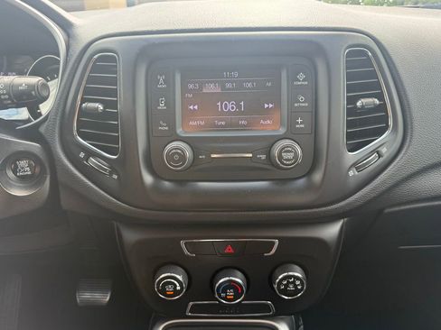 Used 2018 Jeep Compass Latitude AWD/4WD image 16
