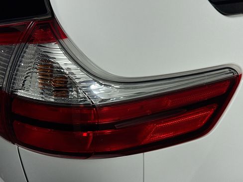 Used 2019 Toyota Sienna L image 32